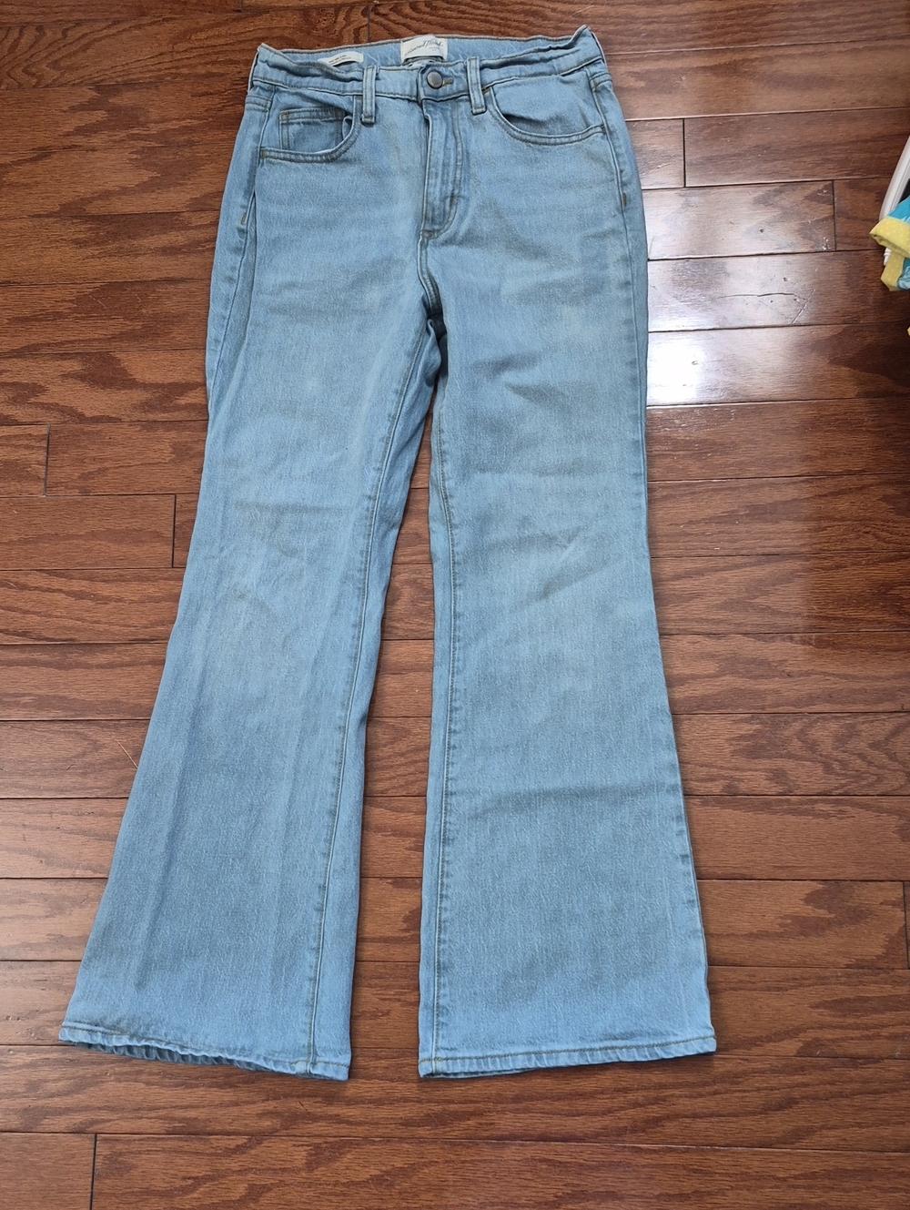 Universal Thread Light Wash Flare Jeans Women's Size 6S